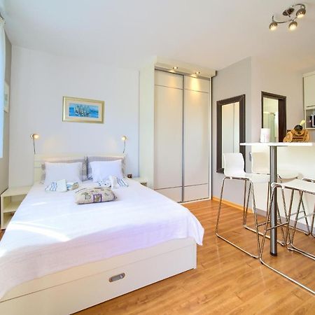 Studio Apartment Vesna Krk Town Eksteriør billede
