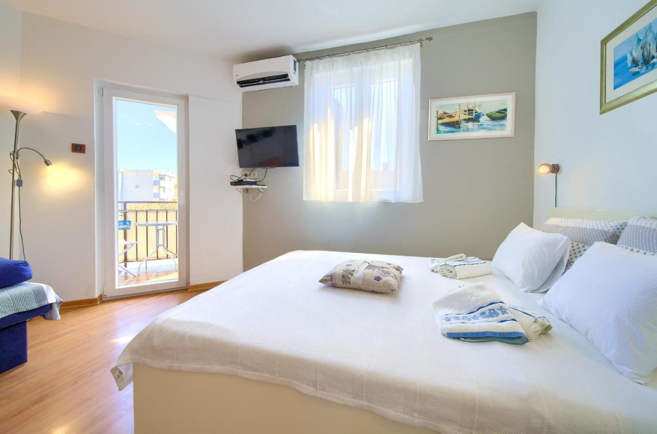 Studio Apartment Vesna Krk Town Eksteriør billede