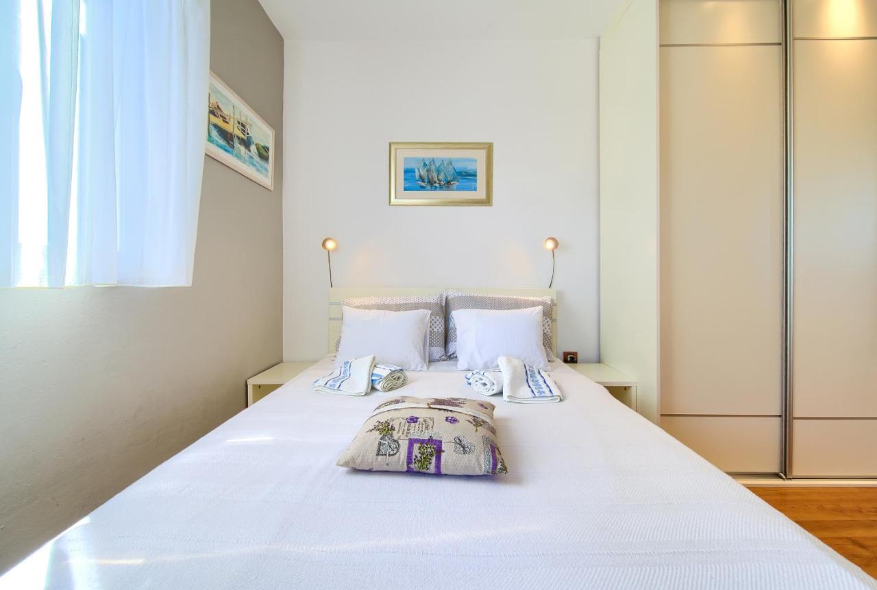 Studio Apartment Vesna Krk Town Eksteriør billede