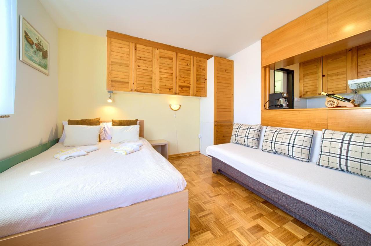 Studio Apartment Vesna Krk Town Eksteriør billede