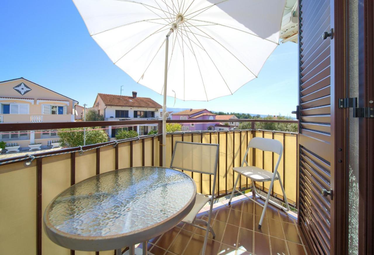 Studio Apartment Vesna Krk Town Eksteriør billede