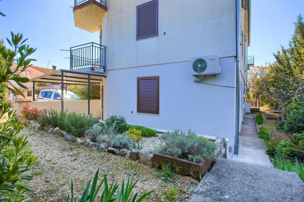 Studio Apartment Vesna Krk Town Eksteriør billede