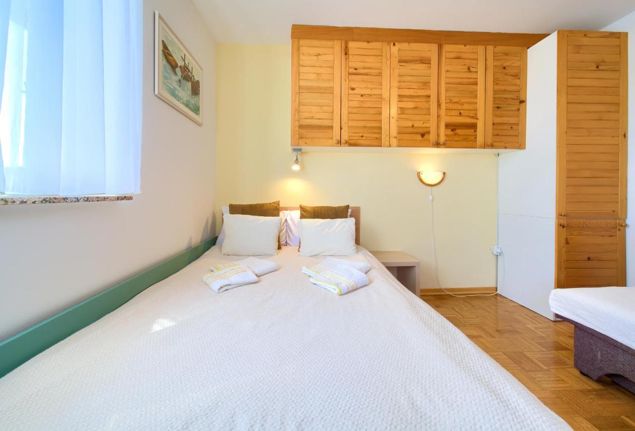Studio Apartment Vesna Krk Town Eksteriør billede